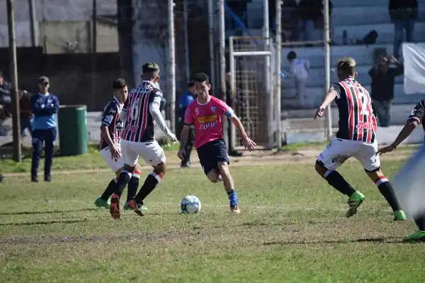 Juveniles AFA: Juventud Unida enfrentó a un duro Chacarita 