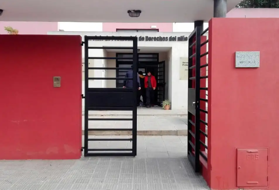 Robaron y provocaron daños en la oficina que comparten Municipio y Provincia