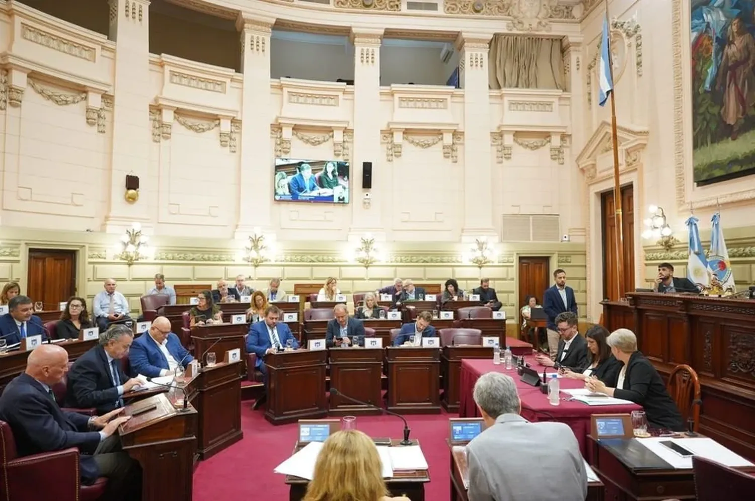 También está pendiente en Legislatura el mensaje para darle forma de ley al funcionamiento del Gabinete Social, otro creando el Consejo Económico y Social en el ámbito del Poder Ejecutivo y finalmente un gabinete productivo.