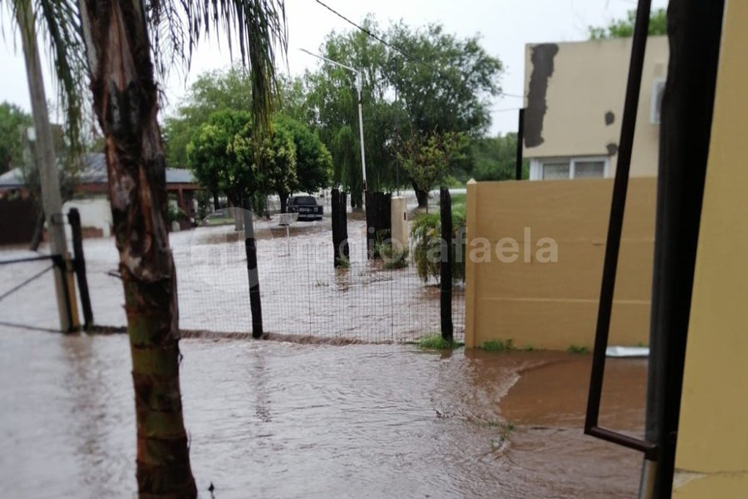 Intensas lluvias en el Sur de la provincia: el agua tapó las calles y una ruta se encuentra cortada