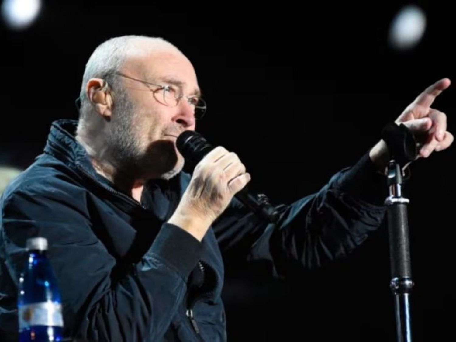 Phil Collins internado pero bien 2