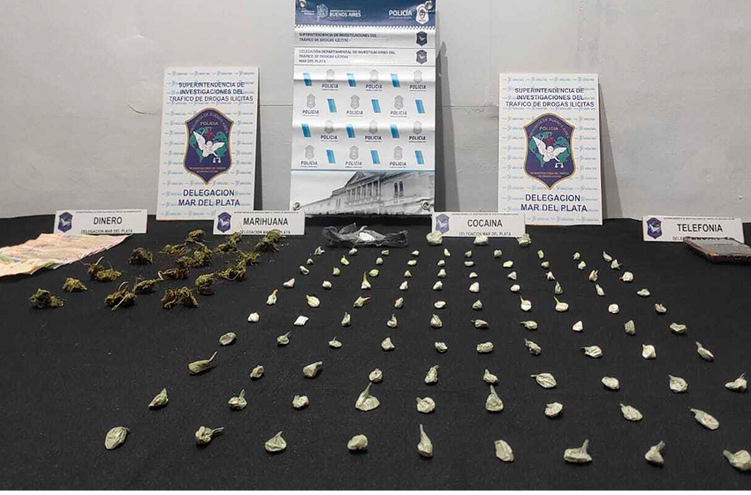 Secuestran cocaína y marihuana y detienen a 4 personas en un point en el macro centro