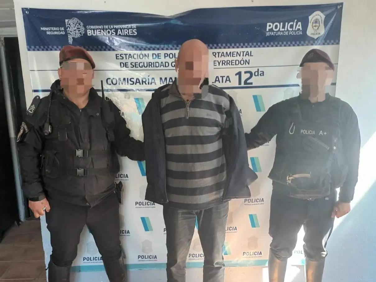 El delincuente fue detenido por personal de seguridad del establecimiento.
