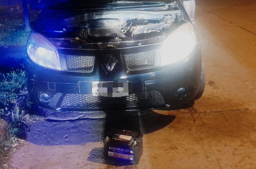Le rompieron el auto para llevarse una batería