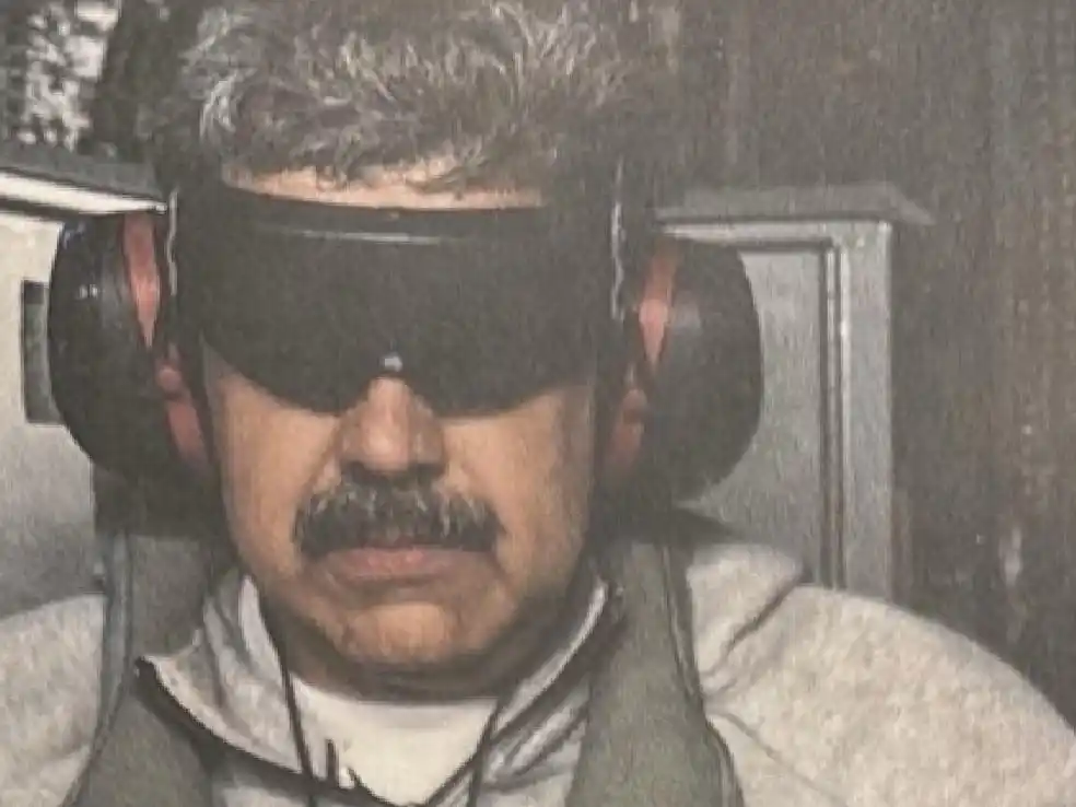 Primera imagen de Maduro tras ser atrapado por tropas de Estados Unidos.