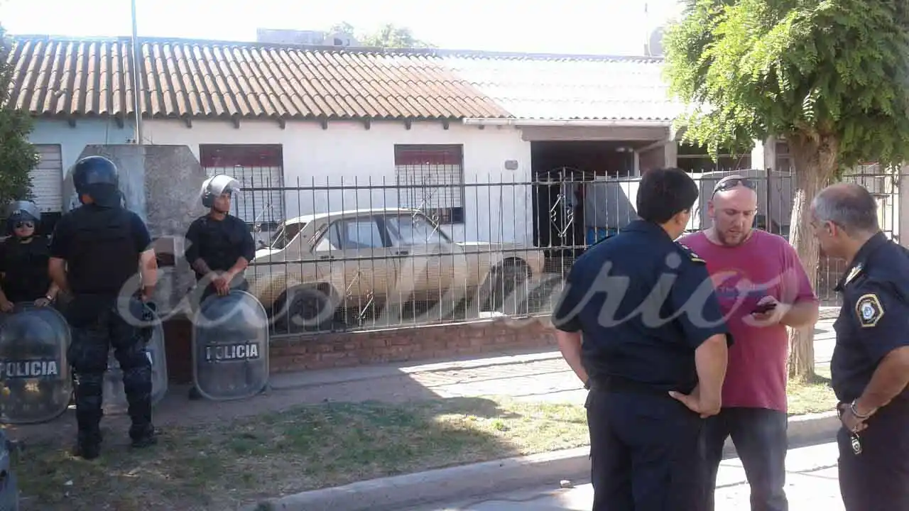 Secuestran un arma de fuego por el asalto a un remisero