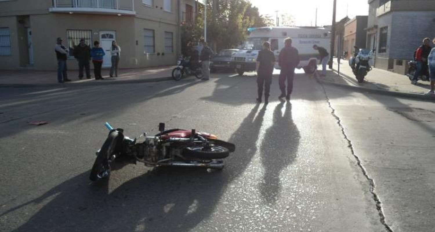 Joven gravemente herido tras chocar contra un camión