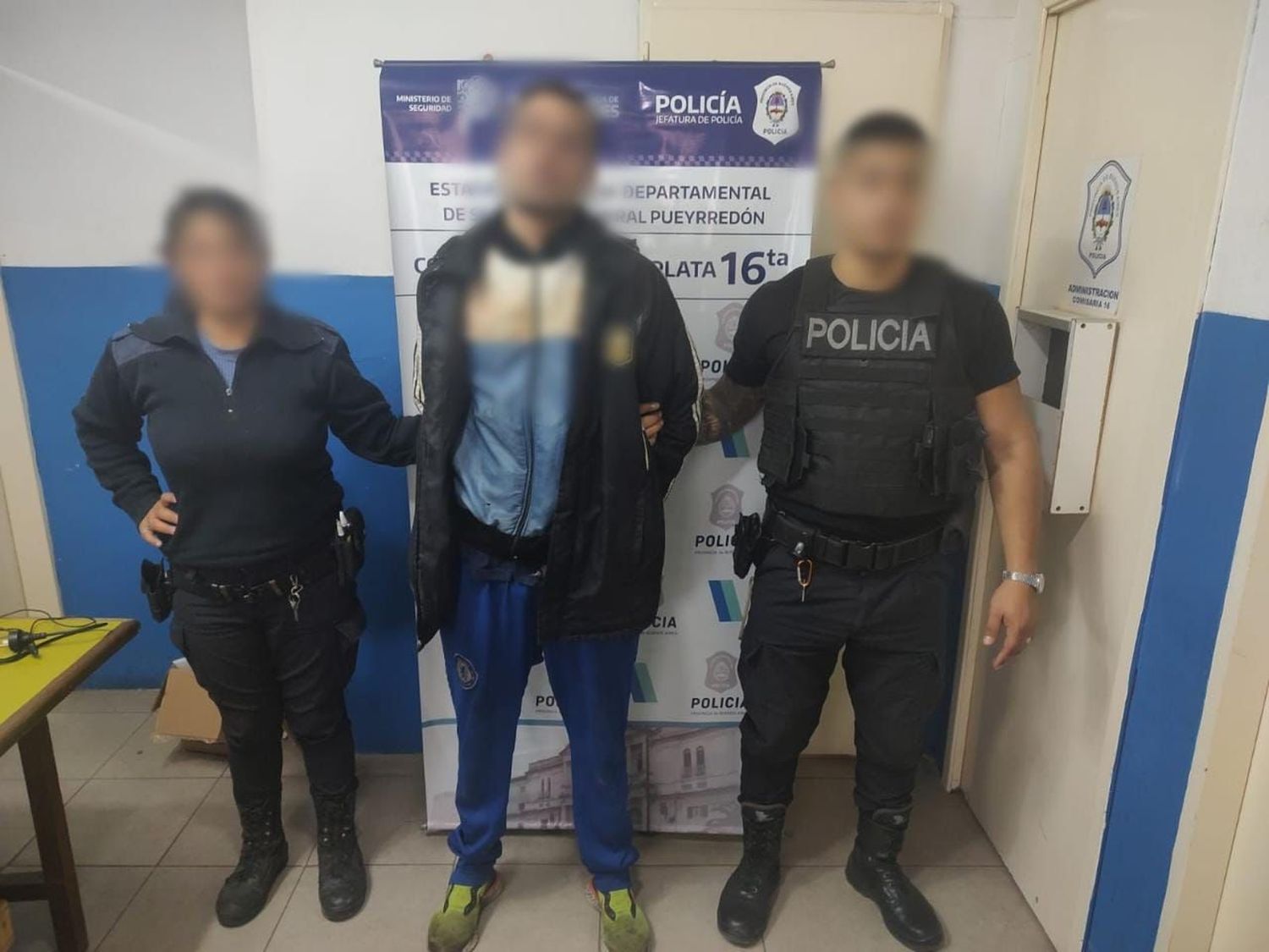 Golpeó a una menor y luego baleó e incendió su casa