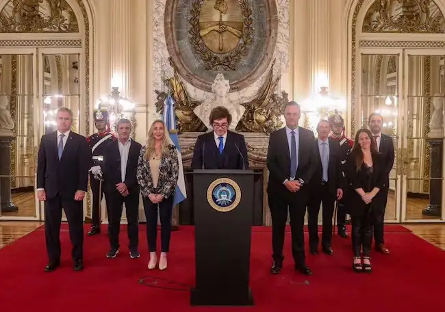 En medio de la polémica Milei convoca a su Gabinete para relanzar la gestión y respaldar a Manuel Adorni