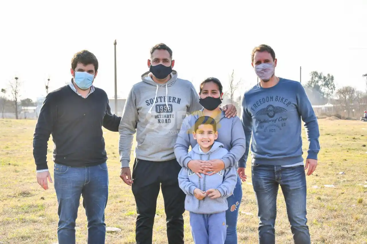 El Gobierno municipal entregó los terrenos a las familias beneficiadas del sorteo