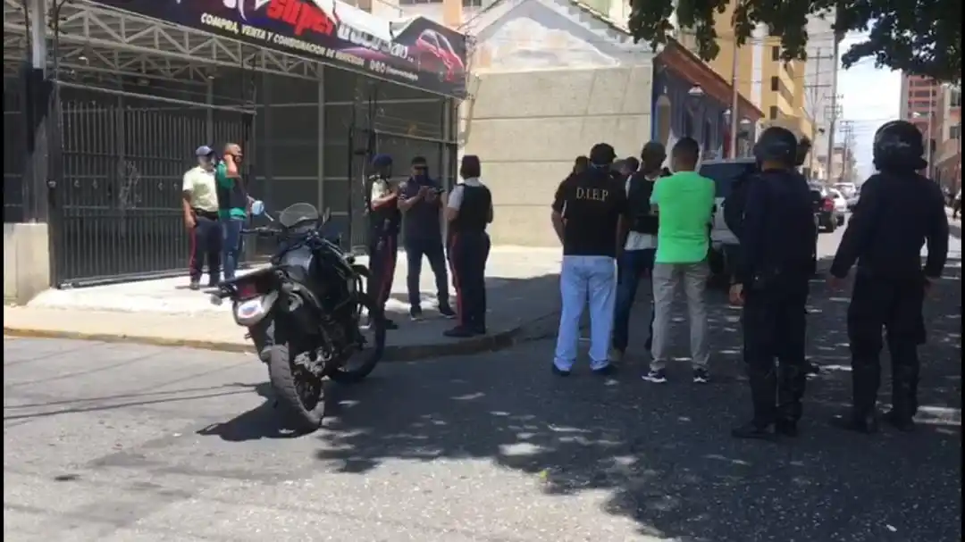 En seis meses cinco ataques: lanzan nuevo artefacto explosivo en concesionario de Lara