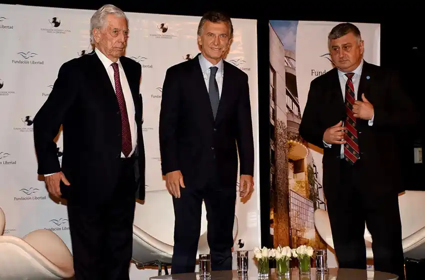 Macri, mano a mano con Vargas Llosa en el aniversario de la Fundación Libertad