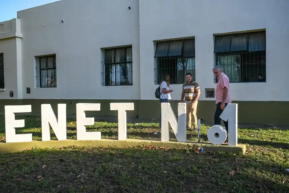 Intendente y presidenta del Consejo Escolar visitaron la Escuela Industrial y las obras en el Jardín 910