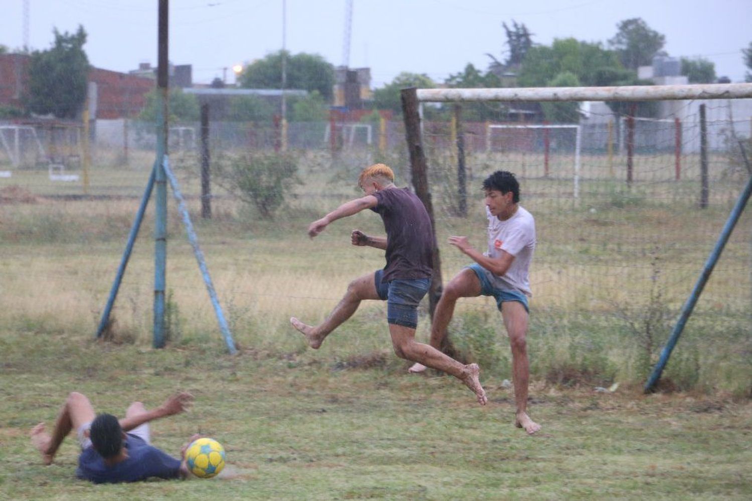 Tras los "picados" barriales, el municipio charló con representantes del fútbol amateur