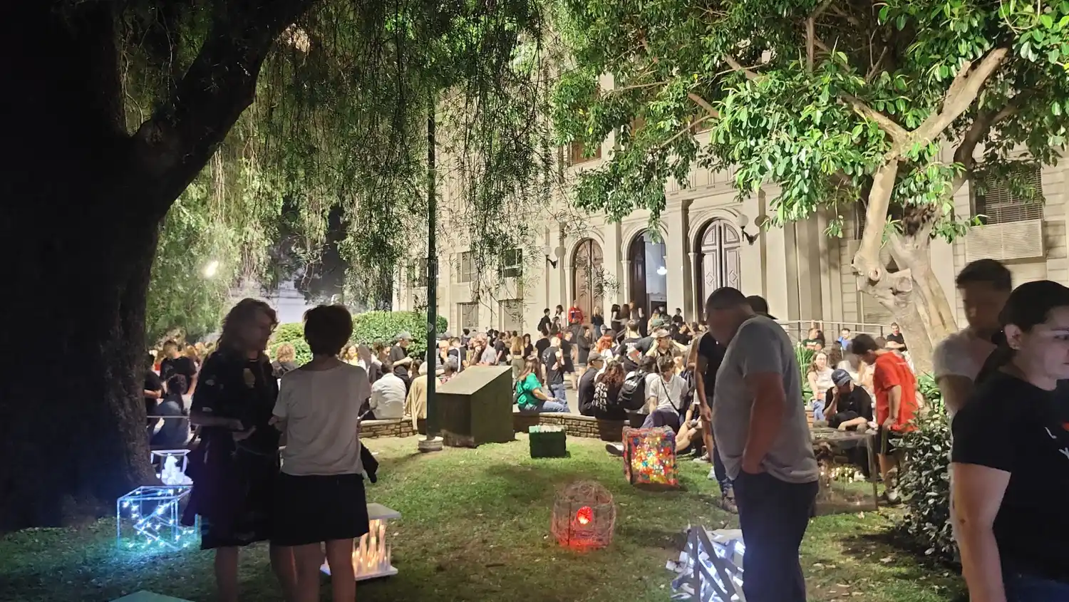 Apertura de la 7° Bienal Universitaria en el Rectorado de la UNLP.