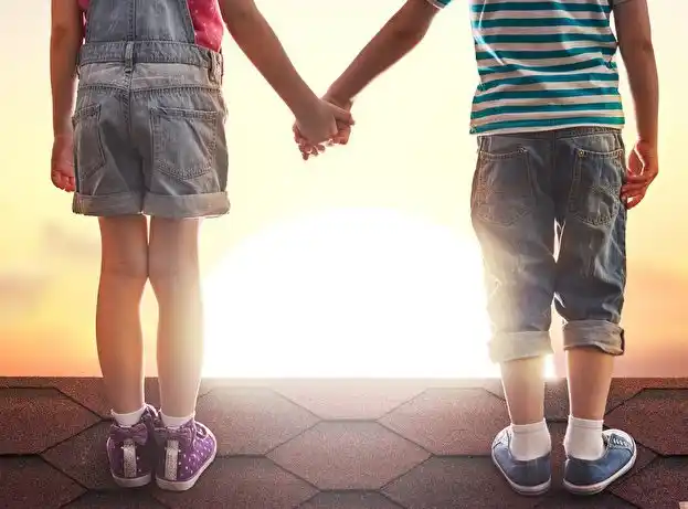 Así la policía descubrió cómo una niña de 11 años mató a su hermanito de 9 años