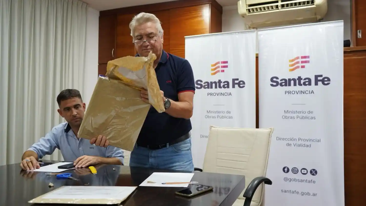 Acto de apertura de los sobres de la licitación.