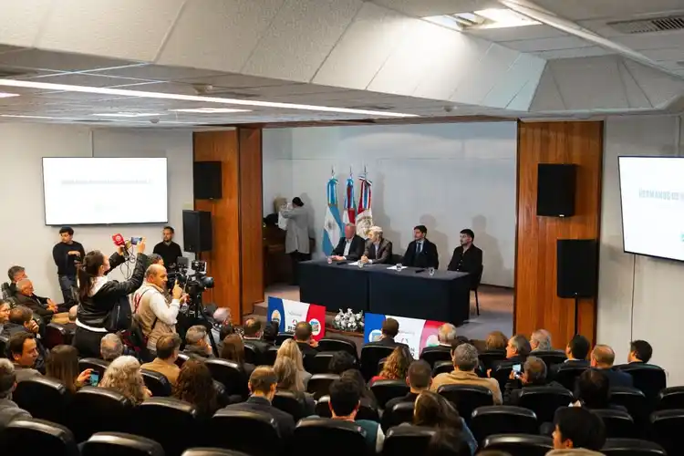 Libertador San Martín y Las Tunas formalizaron un hermanamiento histórico en el marco de la Región Centro