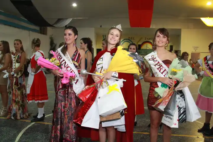 Micaela Soledad Schmer es la nueva Reina de la Fiesta del Inmigrante Alemán