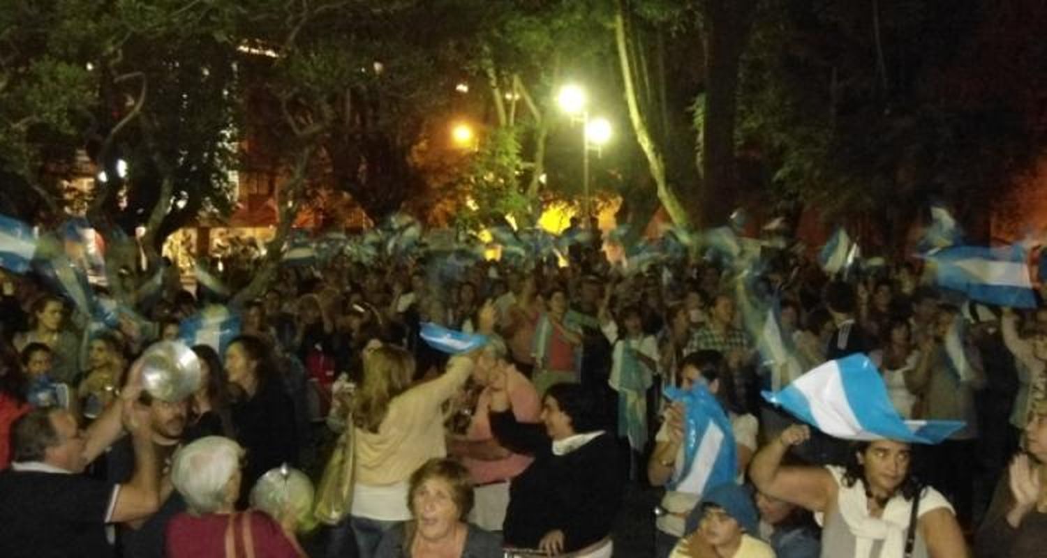 18A: Masiva convocatoria en Plaza Constitución