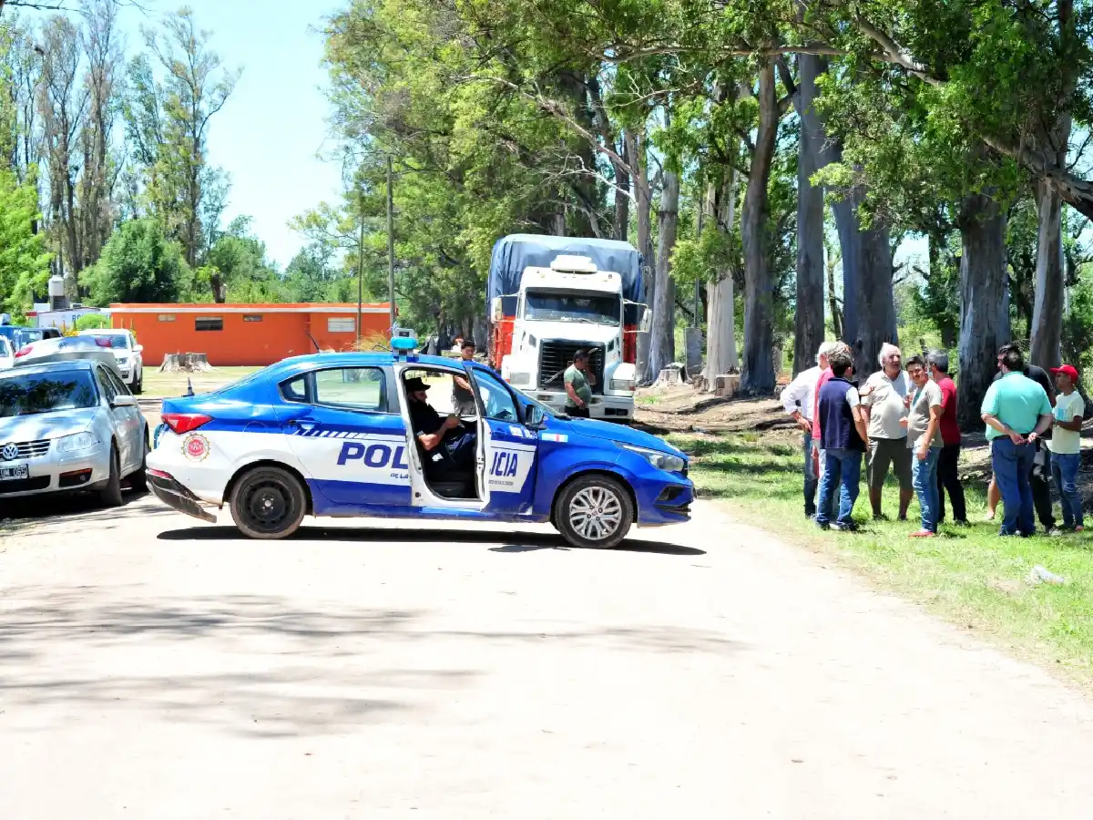 Allanaron el hipódromo y secuestraron jeringas, imágenes y documentos