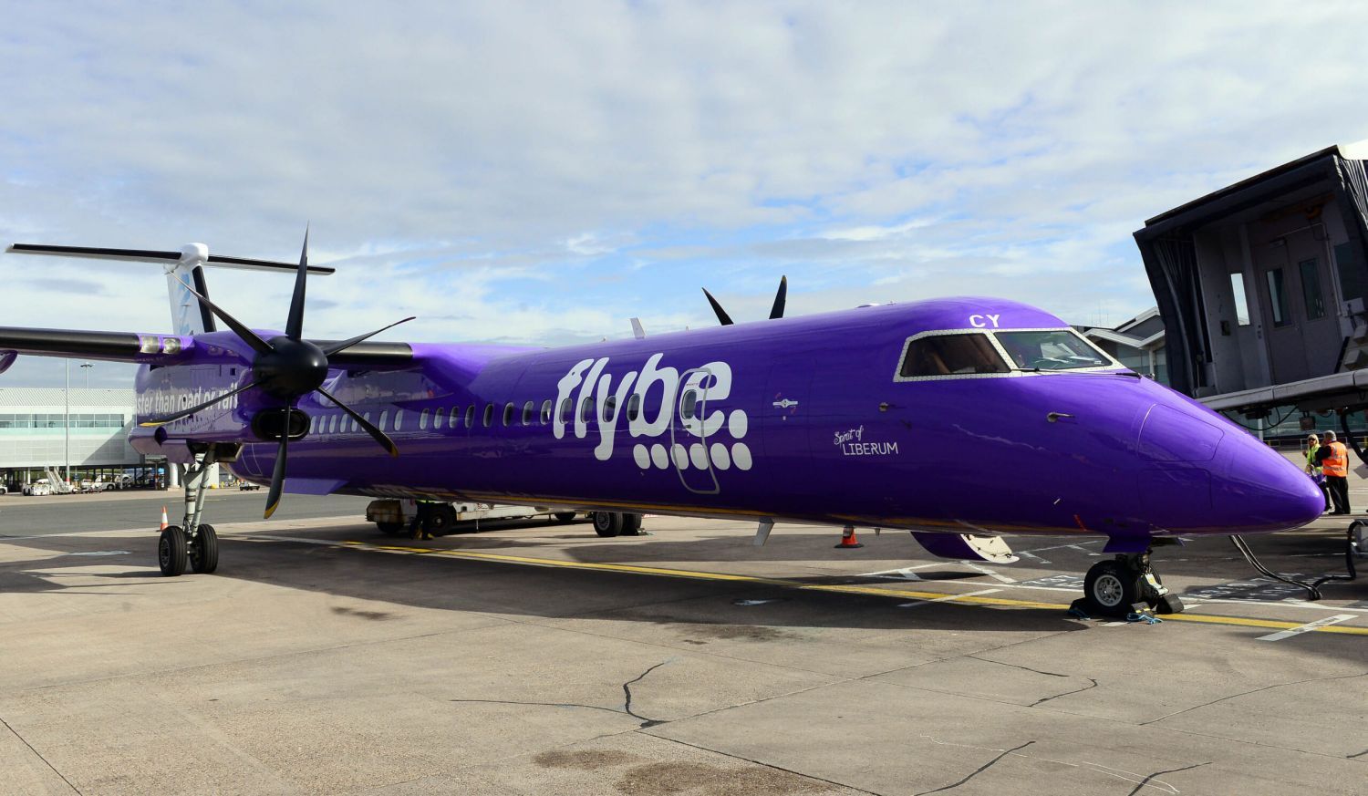 La aerolínea británica Flybe cierra y entra en administración: Esto sabemos