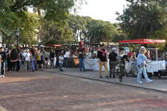 Este sábado 9 y domingo 10 de agosto, la Plaza 25 de Mayo será punto de encuentro para disfrutar de Plaza Feria.