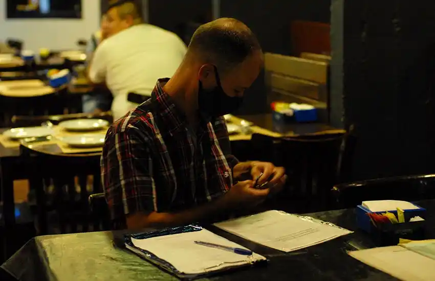 Controlan el cumplimiento de protocolos en bares de Rosario: «No descartamos clausurar locales cuando sea necesario»