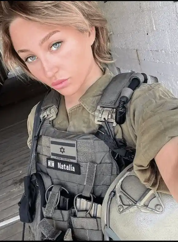 Modelo israelí de Onlyfans, se unió al Ejército para combatir a Hamás (+ Video)