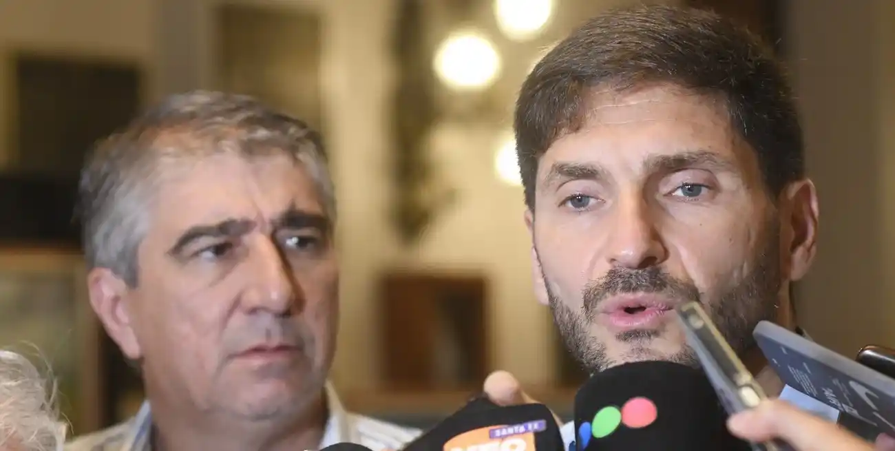 El gobernador Maximiliano Pullaro y su ministro de Gobierno e Innovación Pública, Fabián Bastia. Créditos: Mauricio Garín