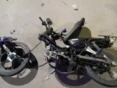 Dos personas que viajaban a bordo una moto fueron hospitalizadas tras un accidente de tránsito