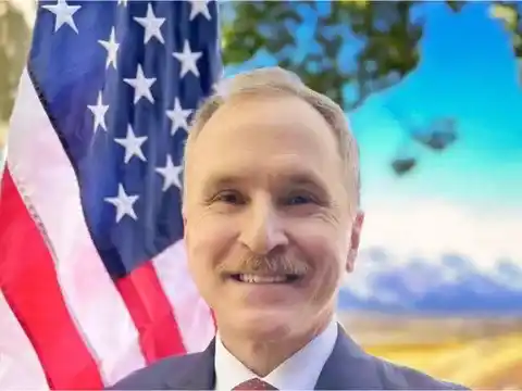 El embajador de Estados Unidos, Peter Lamelas