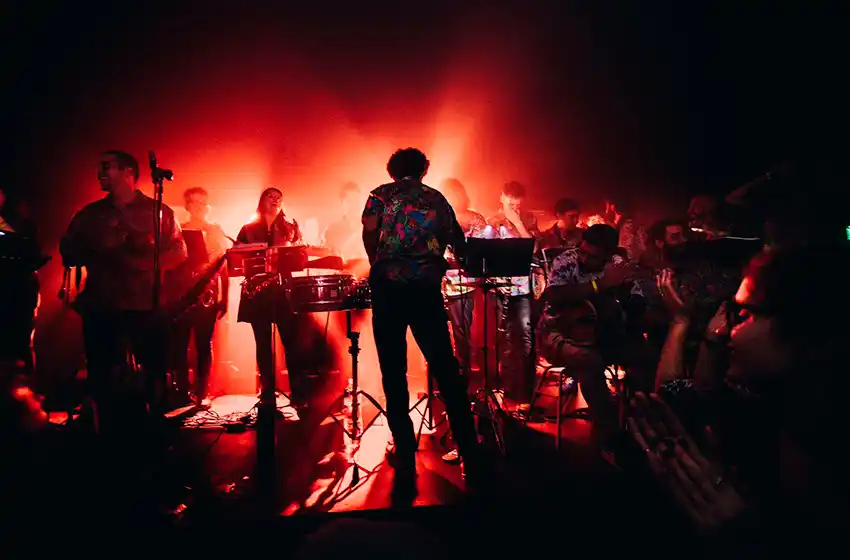 La Orquesta Cumbia Grande se presenta en vivo en Club Tri con DJ Warki como invitado especial