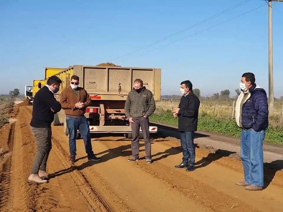 Avanza el trabajo de enripiado entre las Aldeas San Juan y Santa Celia