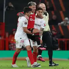 El United apenas empató y Martínez se retiró lesionado