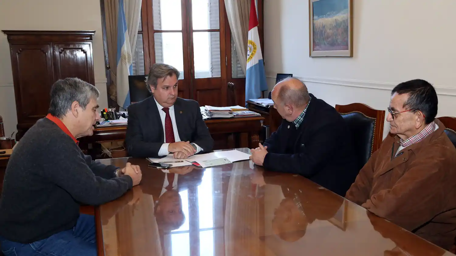 La provincia entregó un subsidio al Centro Gallego