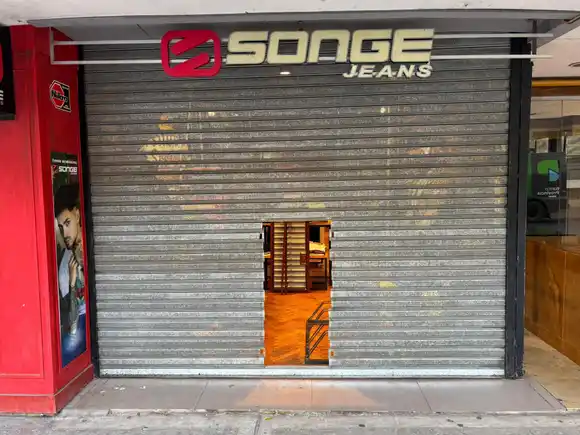 Robo en un local de ropa: "Me da bronca que pudieron entrar y nadie vio nada"