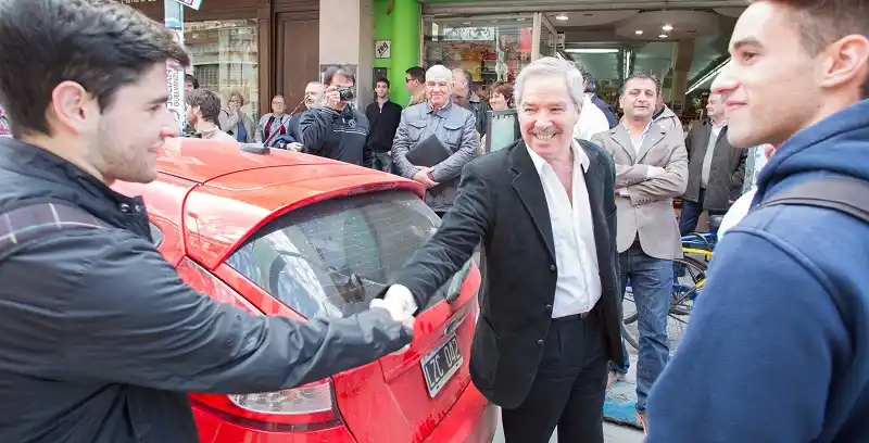 Solá: "La educación es una deuda enorme que tiene la Provincia"