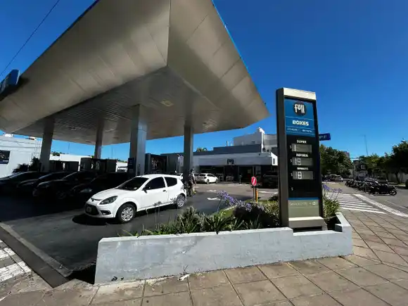 Diciembre comenzó con nuevas subas en los combustibles en Rafaela y los precios vuelven a golpear el bolsillo