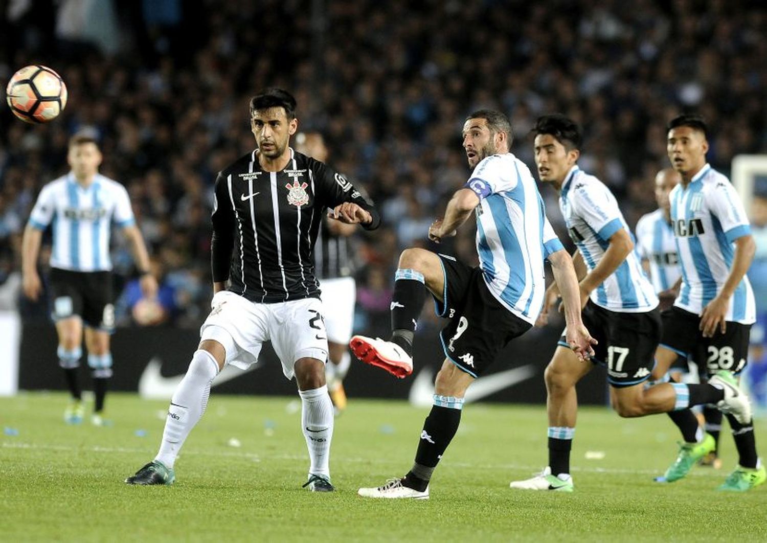 Racing pasó a cuartos de final de la Copa Sudamericana