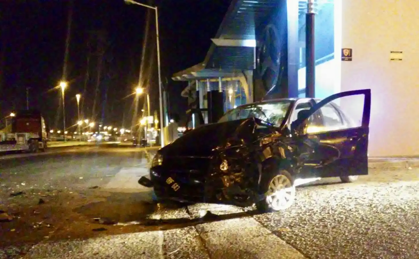 Hospitalizaron a un joven que chocó contra un camión