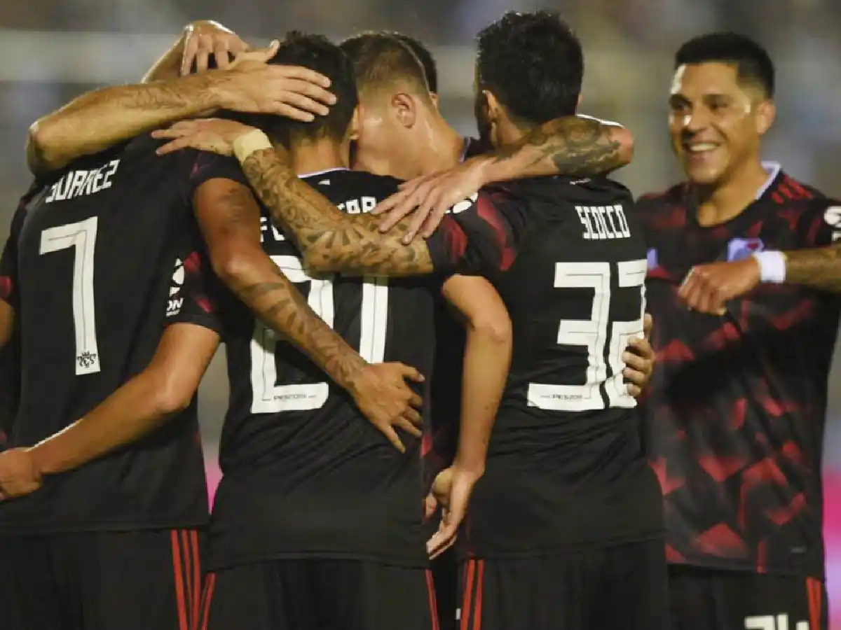River goleó y avanzó de fase con una gran noche de Suárez