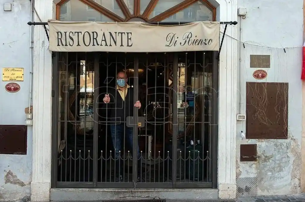 Italia: cruces por la cantidad de admitidos en restaurantes