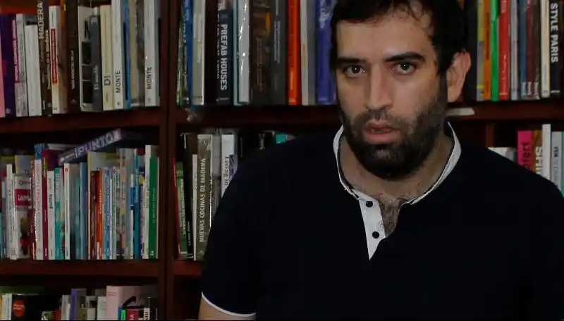 “Leer y pensar subliman mis vacíos existenciales”