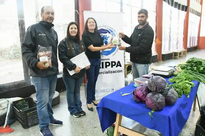 El PAIPPA entregó semillas a productores 
que participan en las distintas ferias