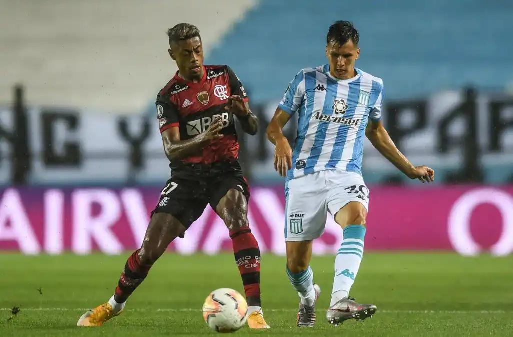 Racing empató con Flamengo