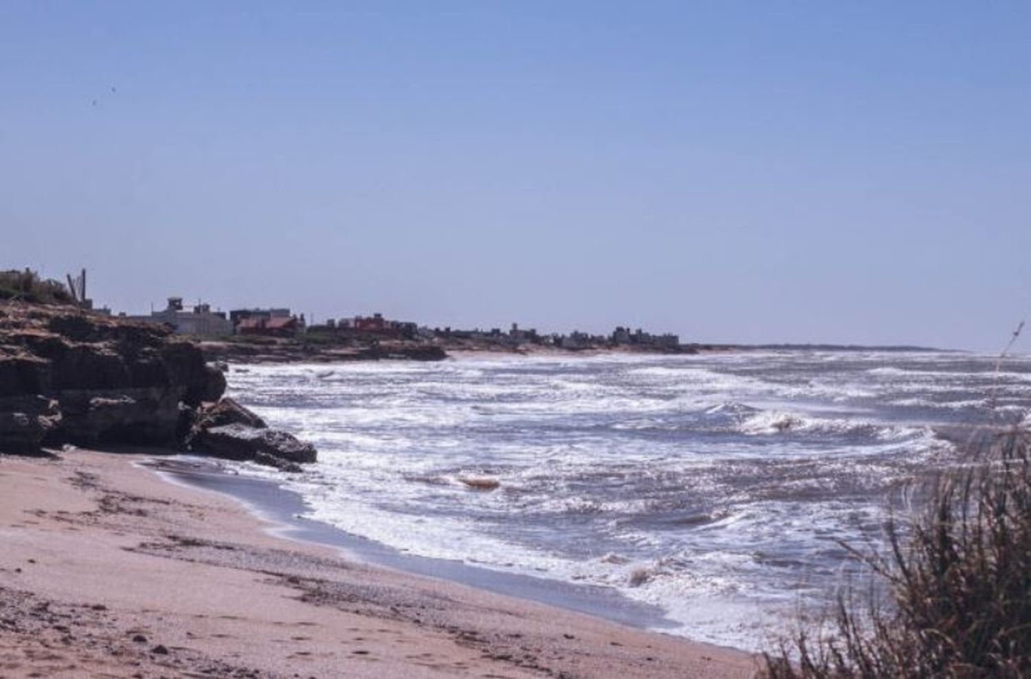 El cuerpo decapitado hallado en Miramar pertenece a un hombre y estuvo al menos tres meses en el mar