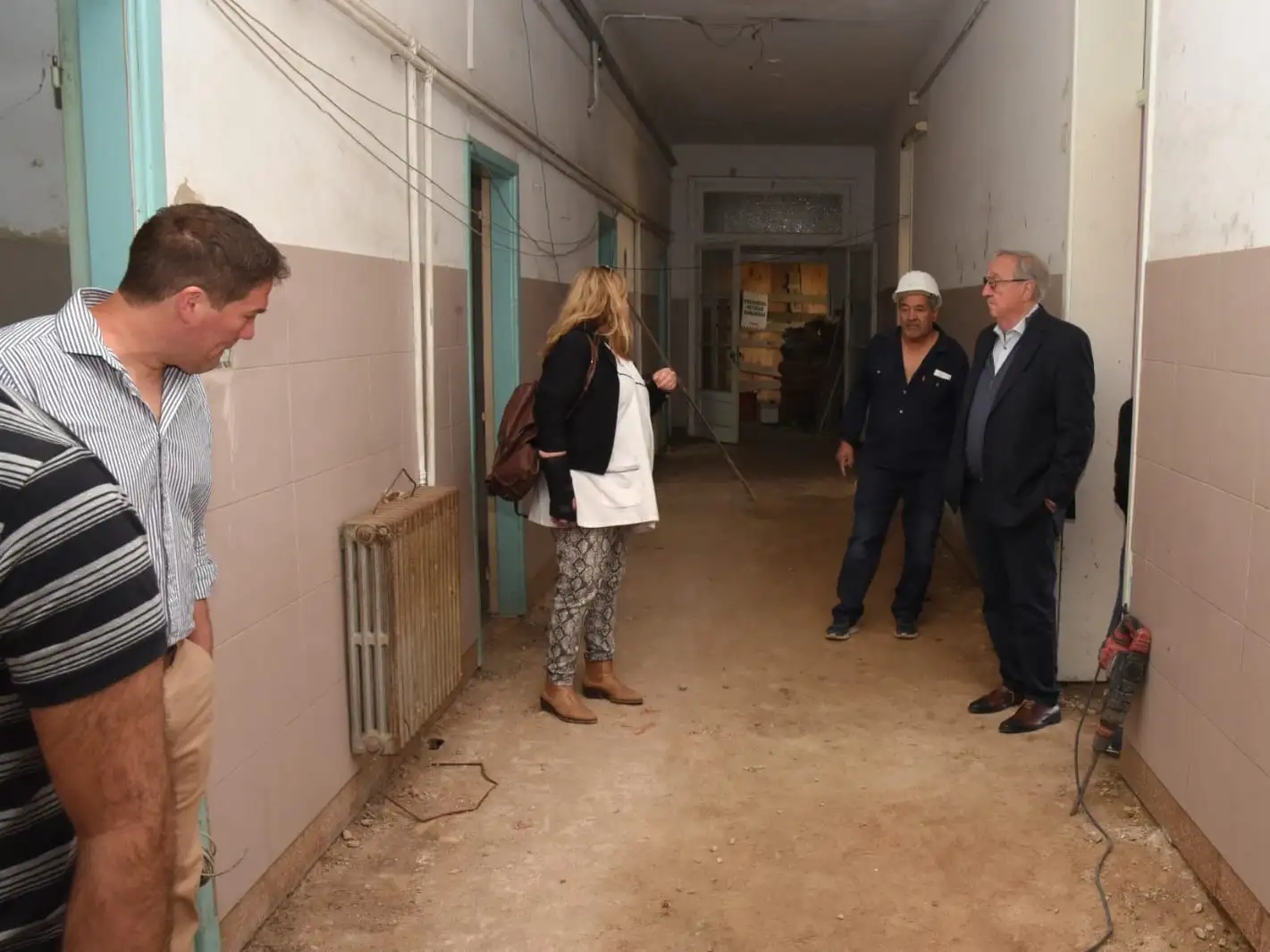 El intendente Miguel Lunghi visitó la escuela junto a la presidenta del Consejo Escolar, Carmen Núñez, y la directora de la institución, Verónica Rizzardi.