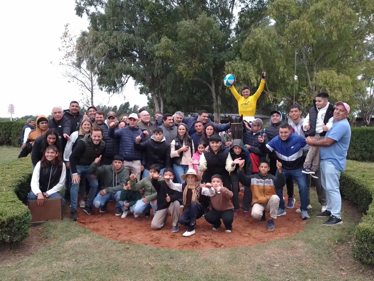 Turf: “El Negro Luis” brilló en el Gran Premio 25 de Mayo