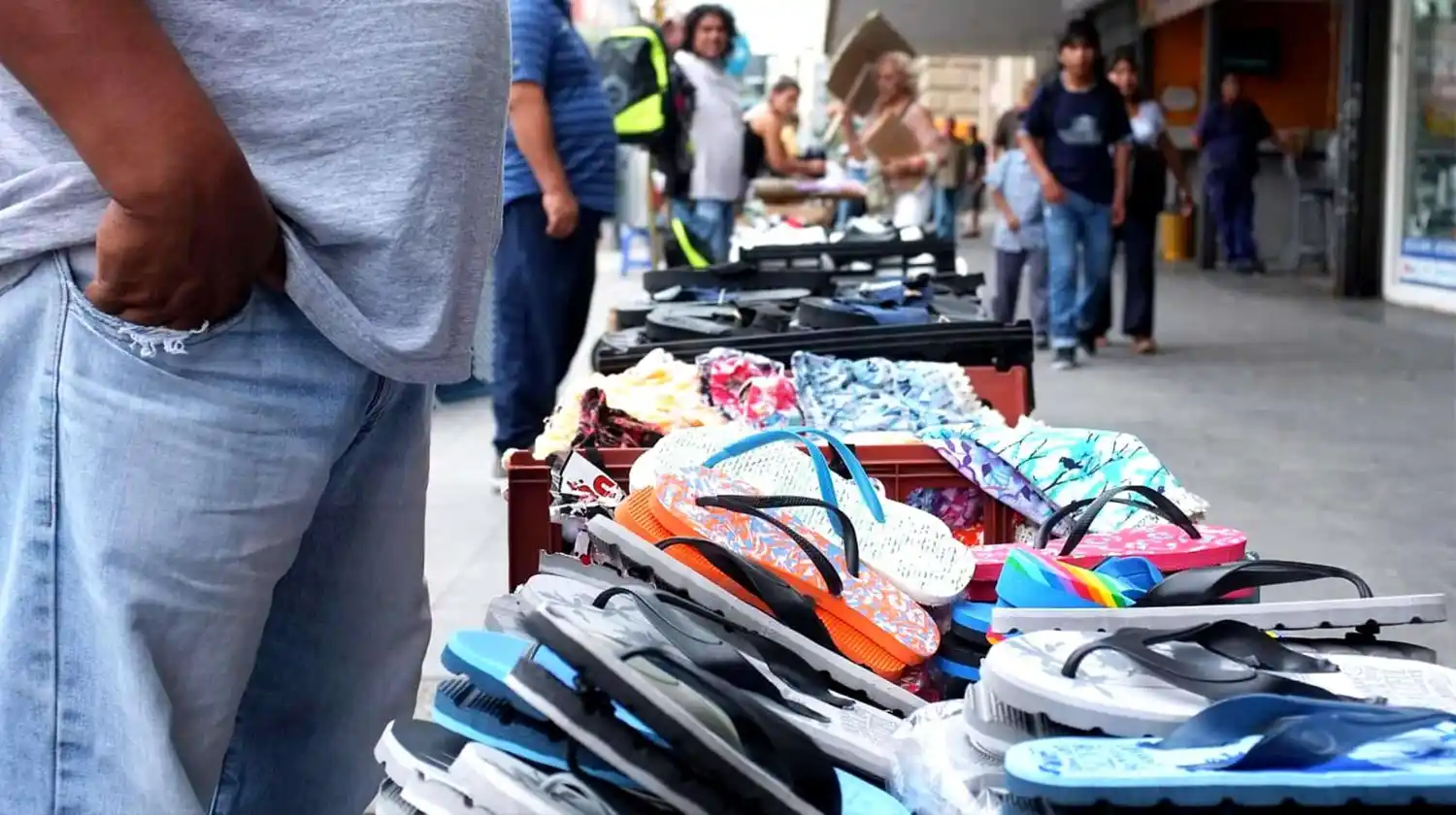 La inflación de los trabajadores se aceleró a 6,3% en febrero y “perforó los tres dígitos” por primera vez desde la hiperinflación de 1990